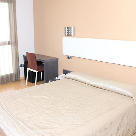 Hotel Ciutat D'암포스타 객실 사진