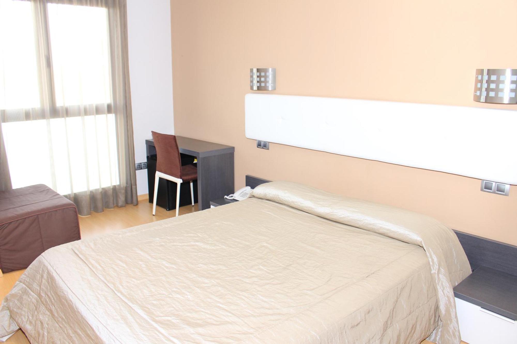 Hotel Ciutat D'암포스타 객실 사진