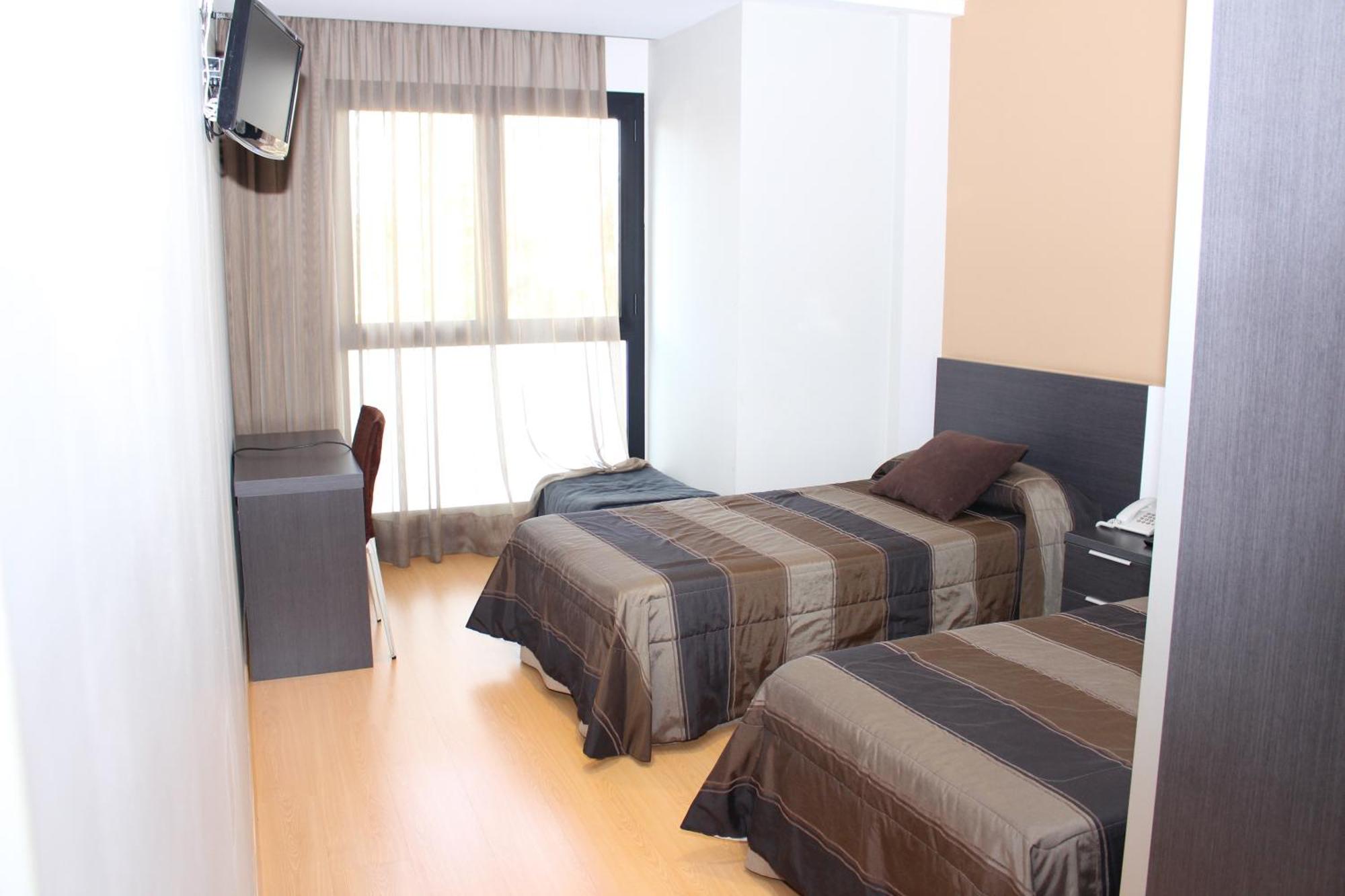 Hotel Ciutat D'암포스타 객실 사진