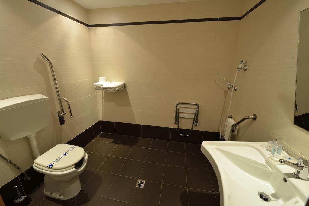 Hotel Ciutat D'암포스타 외부 사진