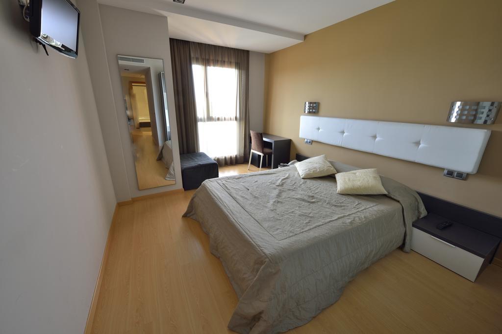 Hotel Ciutat D'암포스타 외부 사진