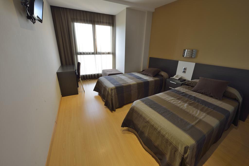 Hotel Ciutat D'암포스타 외부 사진