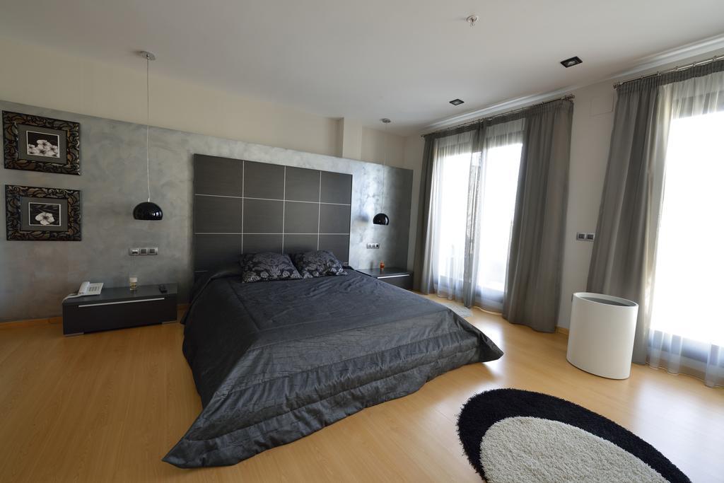 Hotel Ciutat D'암포스타 외부 사진
