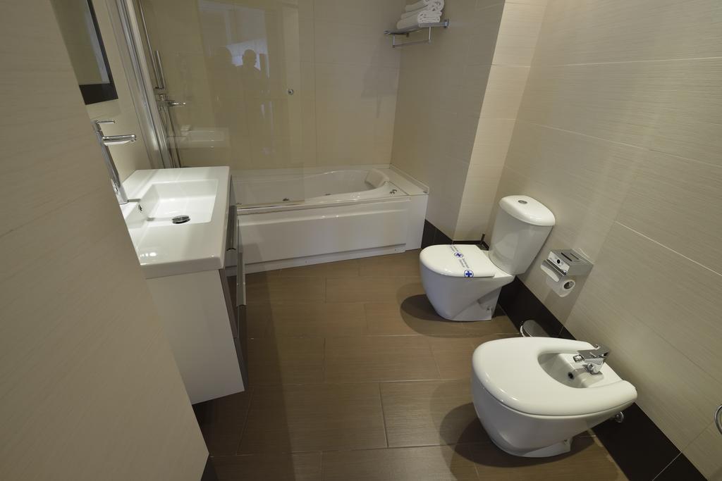 Hotel Ciutat D'암포스타 외부 사진