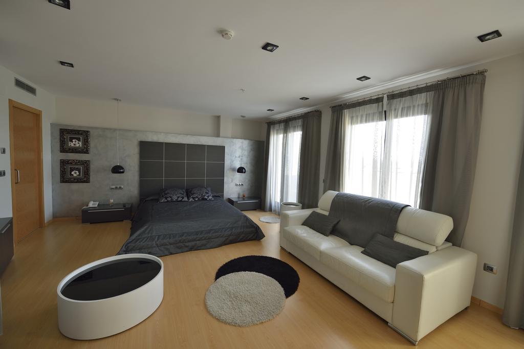 Hotel Ciutat D'암포스타 외부 사진