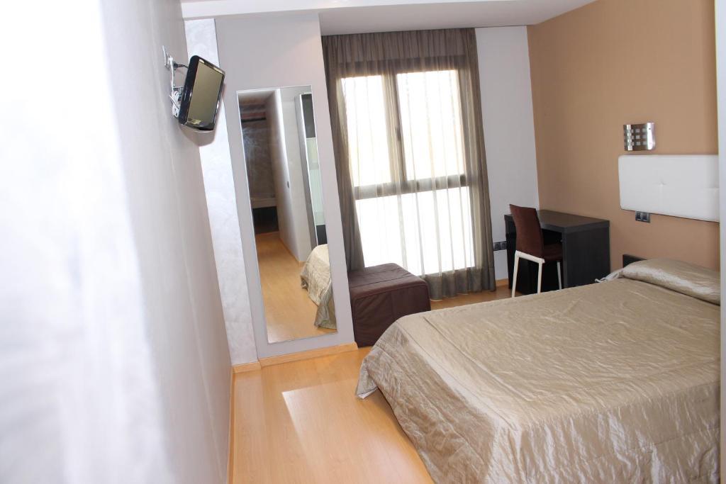 Hotel Ciutat D'암포스타 객실 사진
