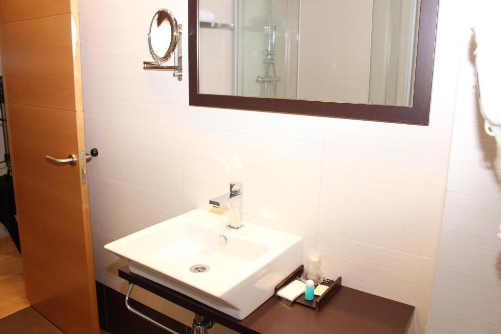 Hotel Ciutat D'암포스타 외부 사진