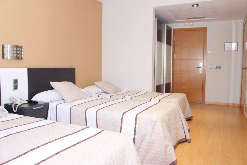 Hotel Ciutat D'암포스타 외부 사진
