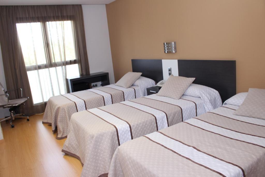 Hotel Ciutat D'암포스타 외부 사진