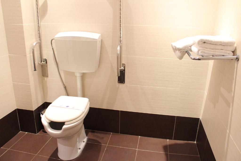 Hotel Ciutat D'암포스타 외부 사진