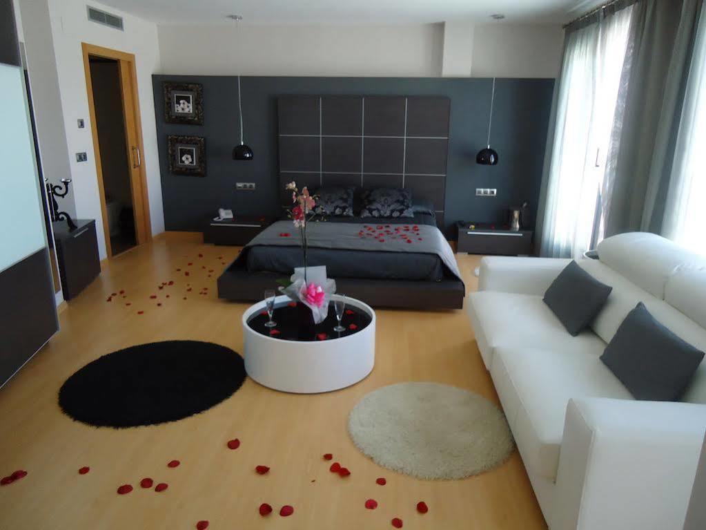 Hotel Ciutat D'암포스타 외부 사진