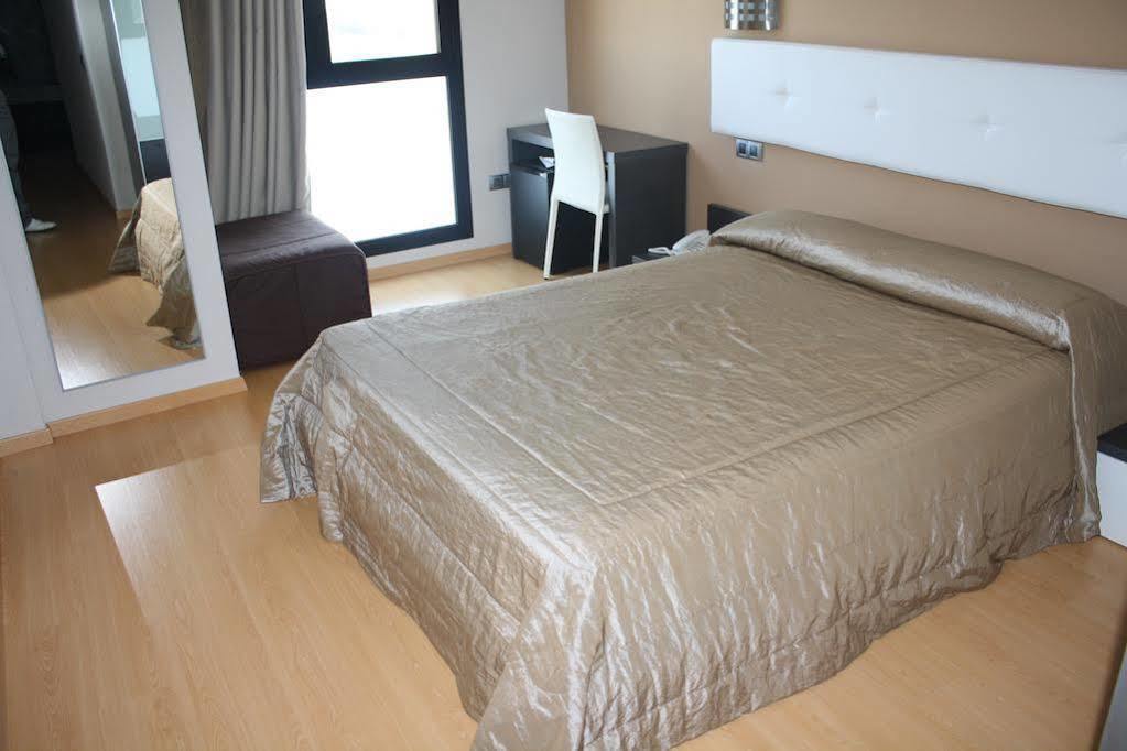 Hotel Ciutat D'암포스타 외부 사진